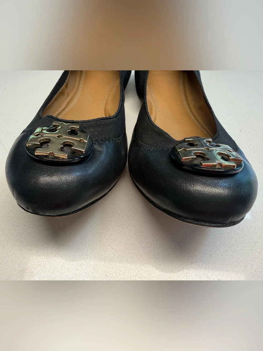 TORY BURCH Black Claire Elastic Ballet Flat with Gold Logo - Size 6.5